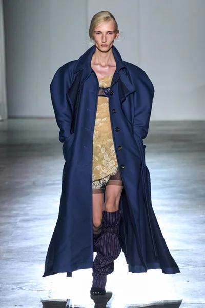 Look 18